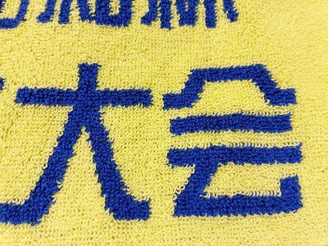 ２色の糸でデザインします。