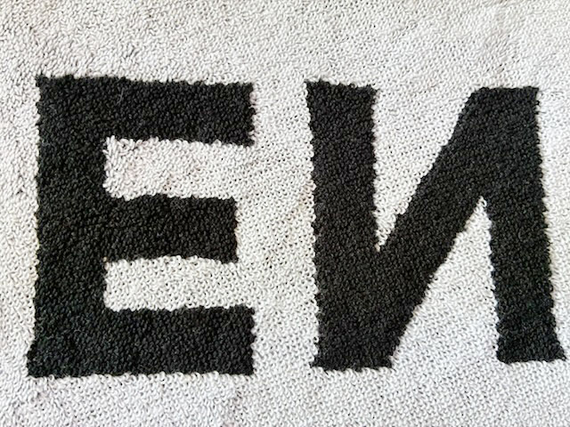 裏側は色が表と反転します。